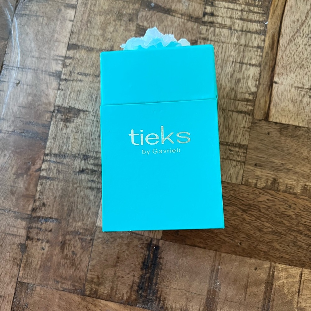 Tieks gift card holder box with flower